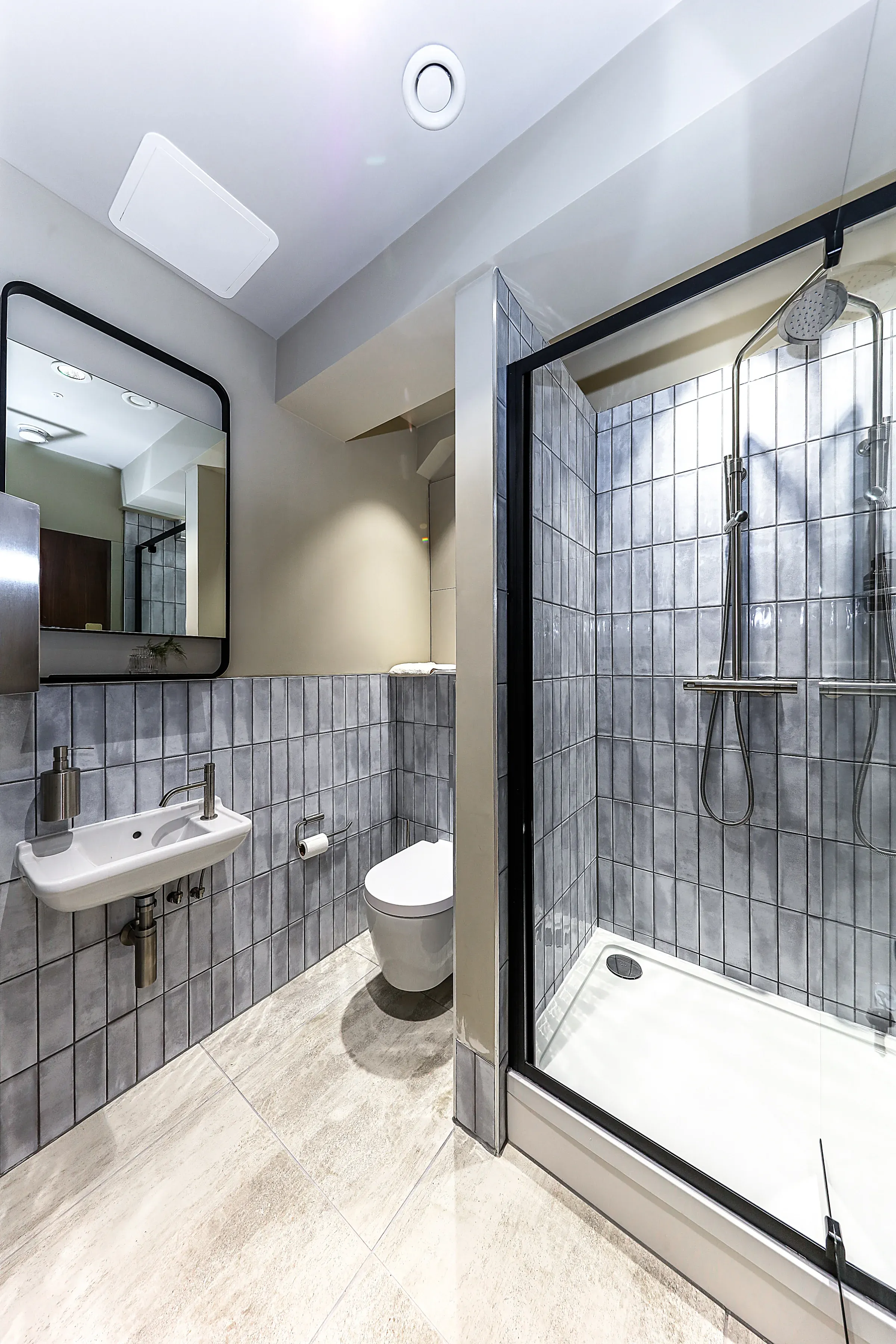 42 Great Portland Street shower and WC facilities